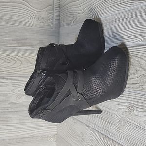 Guess Gwigora Black Leather Heeled Ankle Booties